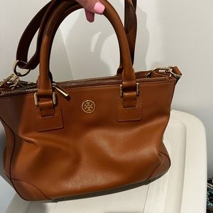 Tory Burch- brown leather purse- used in good condition